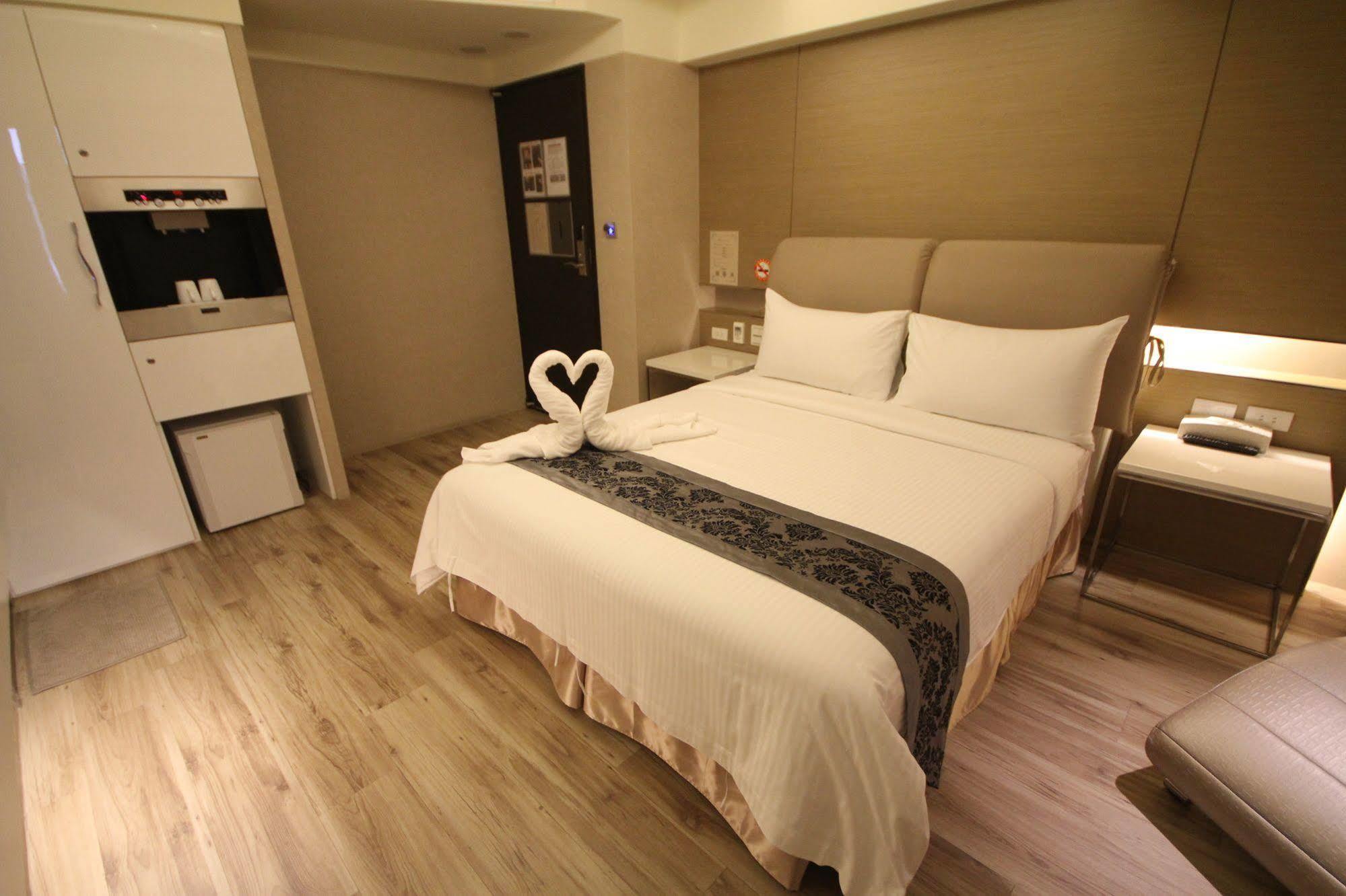 Open Room Hotel Tamsui Bagian luar foto