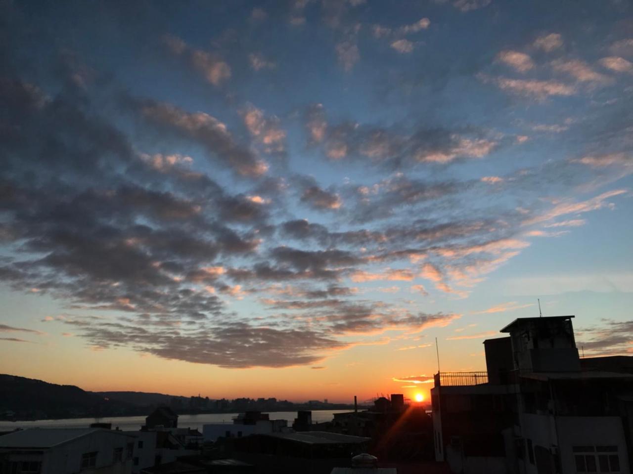 Open Room Hotel Tamsui Bagian luar foto