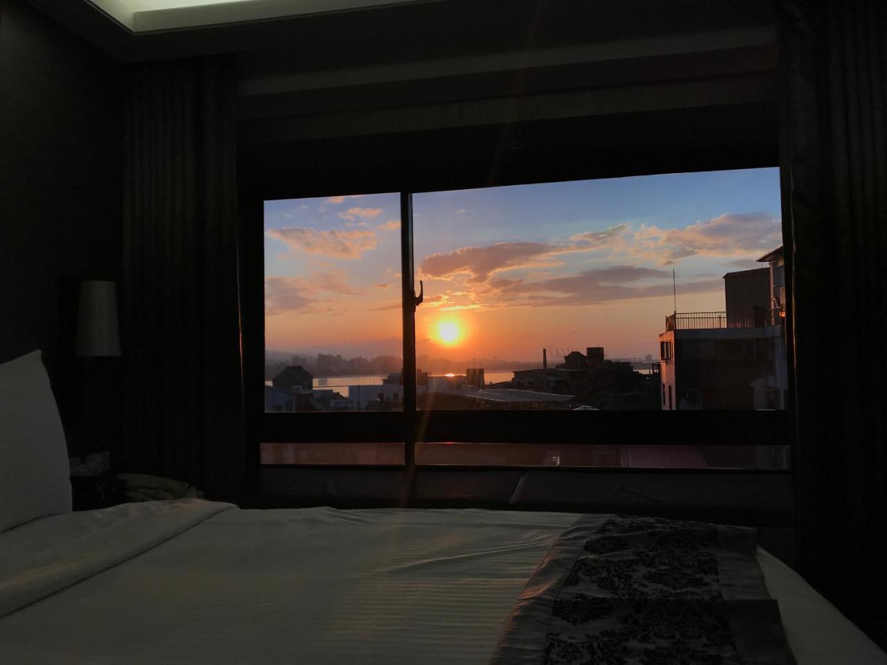 Open Room Hotel Tamsui Bagian luar foto