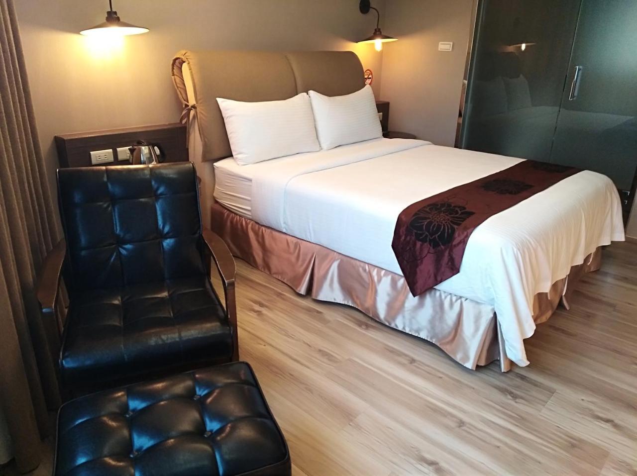 Open Room Hotel Tamsui Bagian luar foto