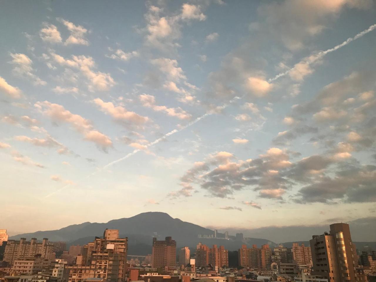Open Room Hotel Tamsui Bagian luar foto